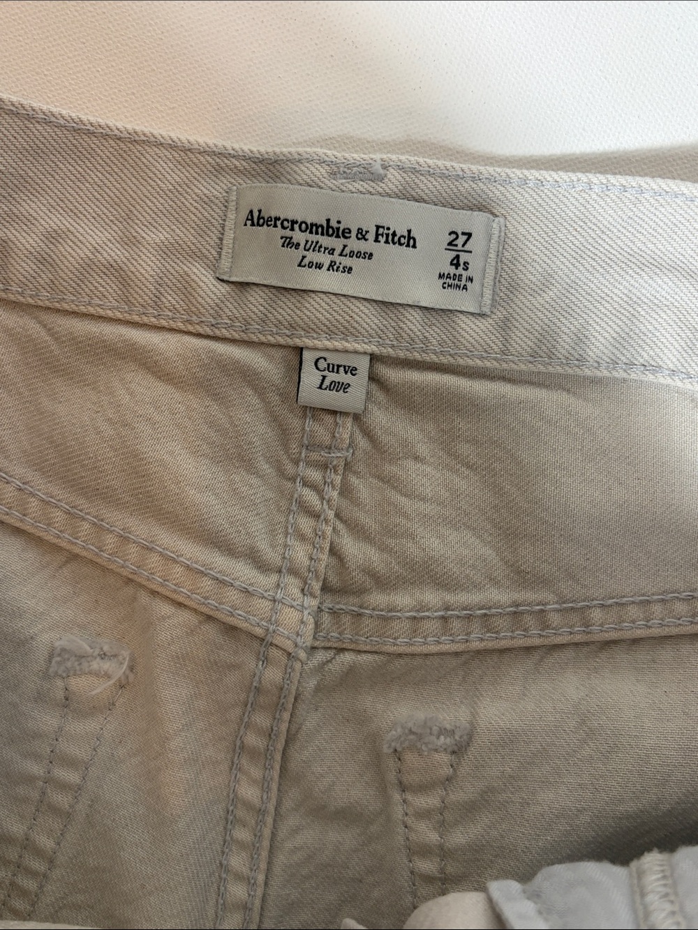 Abercrombie Curve Love The Ultra Loose Low Rise Jeans Ecru Size 27 / 4S - Picture 3 of 3